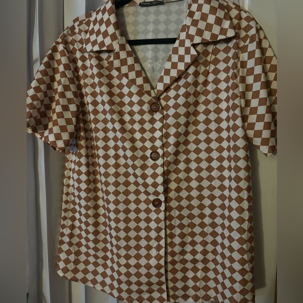 charming brown and white checkered set. The button-up short sleeve top w/ shorts